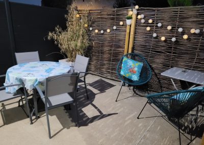 une-vue-de-la-terrasse-du-gite-évasion-idyllique-à-l'étage