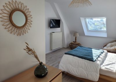 La-chambre-ensoleillée-de-l'étage
