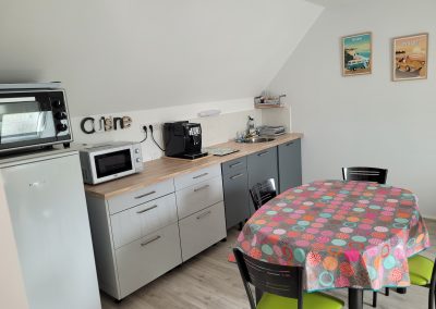 Cuisine-et-coin-repas-à-l'étage