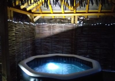 une-vue-du-jacuzzi-du-gite-étage-d'evasion-idyllique